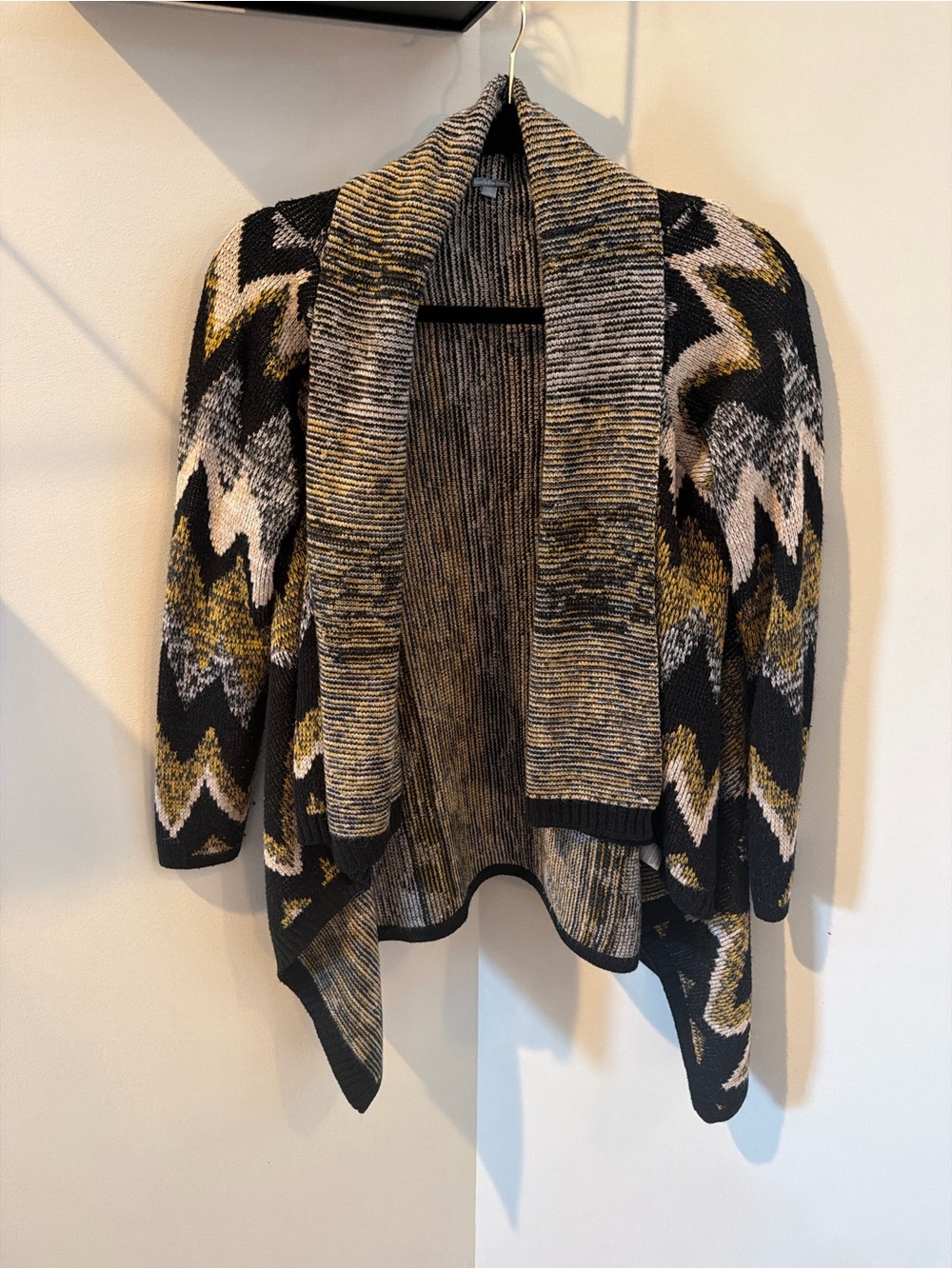 Charlotte Russe Black & Mustard Zigzag Open-Front Cardigan